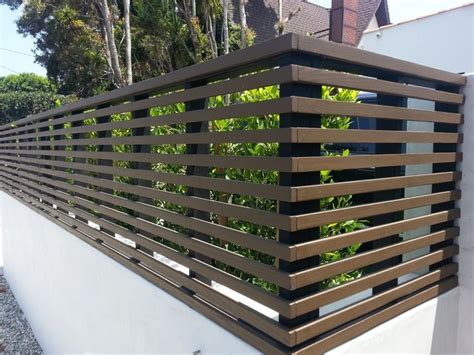 horizontal wood panel fence 2ft - Google Search | Modern fence design ...