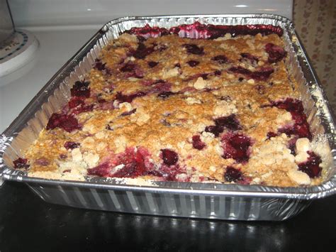 Easy 3-Ingredient Berry Cobbler