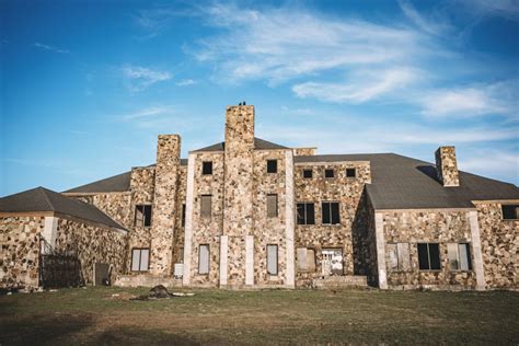 Abandoned Sanger Mansion To Be Converted Into A Wedding Venue - Bella Mansions