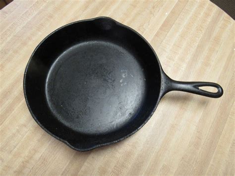 BlindSquirrelAuctions - Wagner Cast Iron Skillet 1058 C