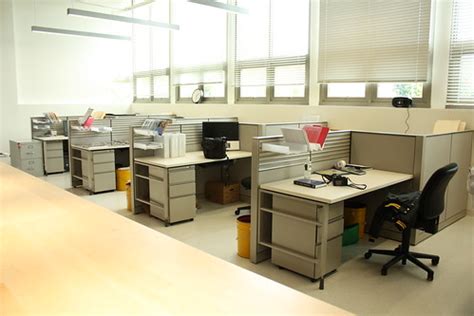 Staff desks | Right next to the huge windows that bring in T… | Flickr