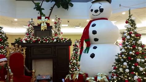 CHRISTMAS DECORATIONS IN CANADA MALL - YouTube