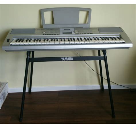 Yamaha DGX-205 76-Key Portable Keyboard with MIDI and Built-In Song Sequencer (Includes with ...