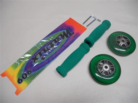 Amazon.com : Replacement Razor Scooter Wheels Set - Green : Sports Scooter Wheels : Sports ...