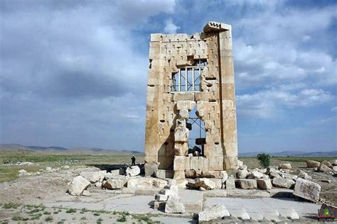 Tomb of Cambyses II Photo Gallery - Iran Travel and Tourism