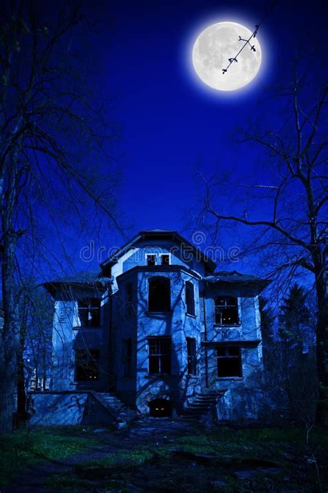 Haunted house. View of the old abandoned house at night #Sponsored , #SPONSORED, #ADVERTISEMENT ...