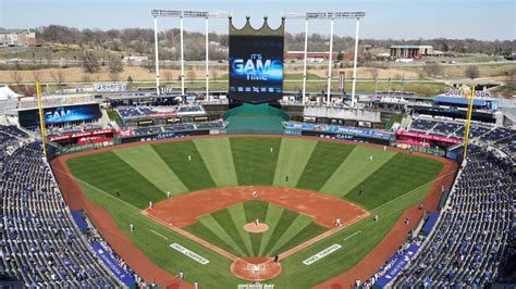 Kauffman Stadium - A Spectacular Sporting Experience in Kansas City ...