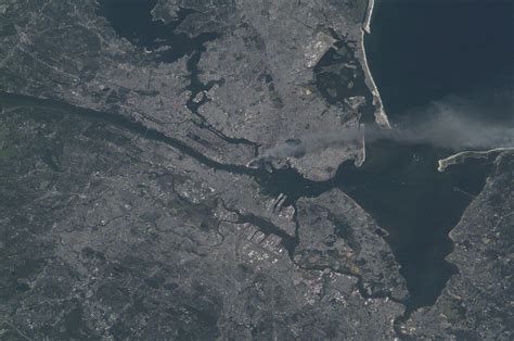 File:Manhattan smoke plume on September 11, 2001 from International Space Station (ISS003-E-5388 ...
