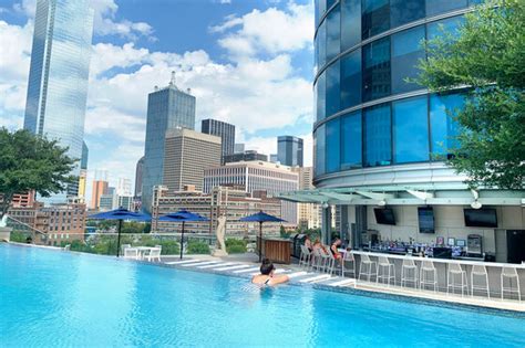 Omni Dallas Hotel: Pool & Spa Day Pass Dallas | ResortPass