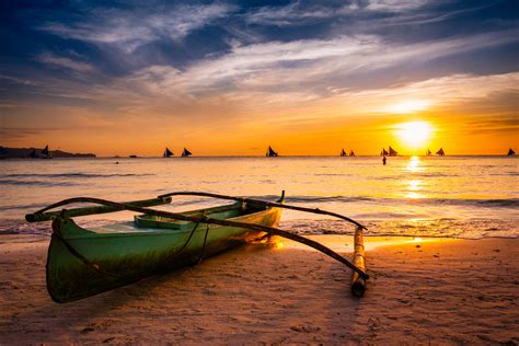 Sunset at White Beach, Boracay, Philippines | Ahmad Syukaery | Flickr