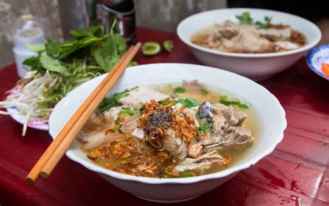 20 Best Vietnamese Street Food from North to South (& Where to Find Them)