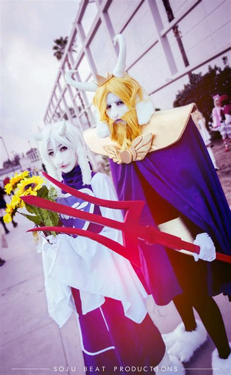 Toriel and Asgore Dreemurr by niicakes | Undertale cosplay, Toriel cosplay, Cosplay anime