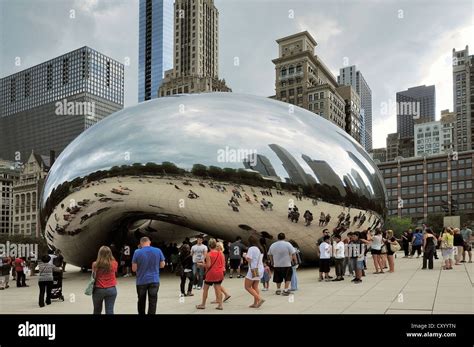 Chicago Bean or "Cloud Gate" sculpture in Millennium Park in Chicago ...