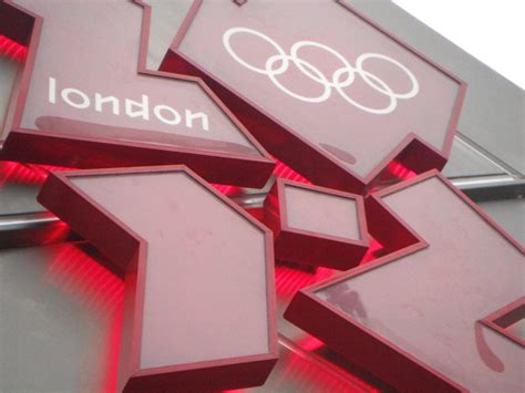 2012 Olympics logo on the Olympic clock in Trafalgar Squar… | Flickr