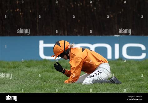 Lizzie kelly jockey hi-res stock photography and images - Alamy