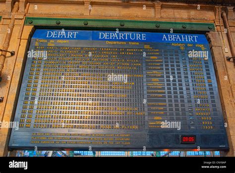 Gare Du Nord train station, schedule board Stock Photo - Alamy