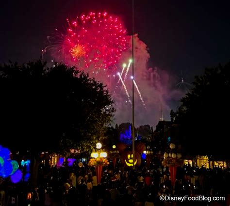 FIRST LOOK at Disneyland's Halloween Fireworks | the disney food blog