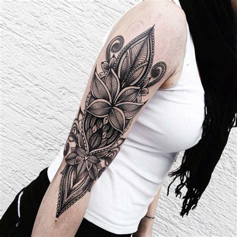 tattoo am oberarm motiv-orientalisch-indisch-blüte-frauen-tätowieren | Tattoos, Shoulder tattoos ...