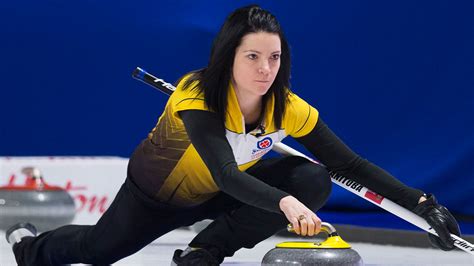 Kerri Einarson defeats Chelsea Carey to stay perfect at Scotties