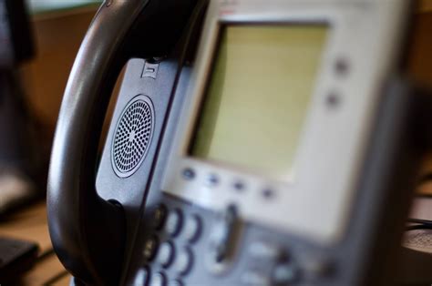 Advantages, Disadvantages, and Alternatives to Landline Phones