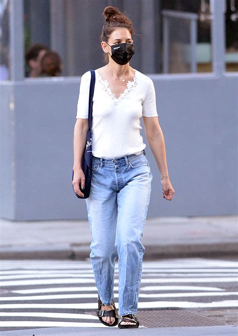 7 Outfit Trends Katie Holmes Is Wearing All Over NYC | Who What Wear