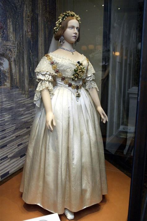 1840 – Queen Victoria’s Wedding Dress | Fashion History Timeline