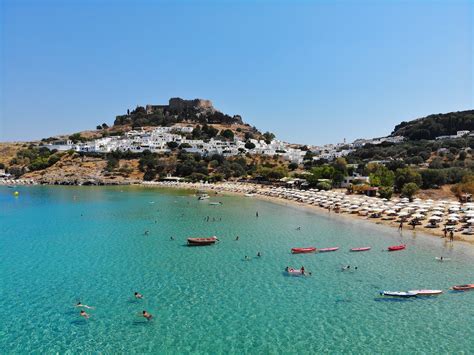 Swimming and fun on the endless beaches of Rhodes| travel.gr