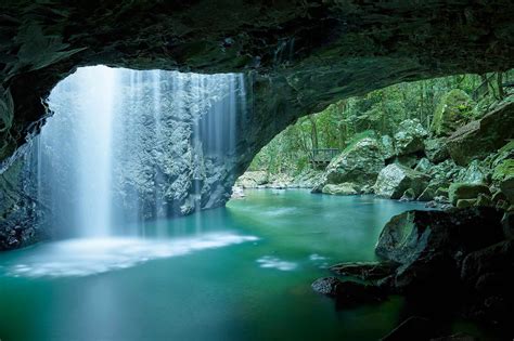 Crazy beautiful waterfall cave is crazy beautiful. Queensland, Australia [OC] [2000 x 1333] : r ...