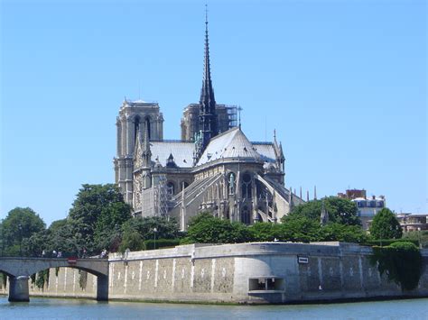 File:DSC00733 Notre Dame Paris from east.jpg - Wikimedia Commons
