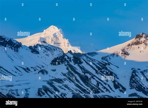 Peaks of Öræfajökull Volcano in VatnajökulsþjóÐgardur National Park on ...