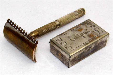 Vintage Miniature Liliput Travel Safety Razor, Storage Box… | Flickr