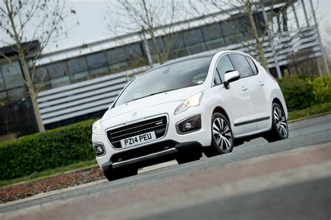 Peugeot 3008 HYbrid4 Allure review and road test report