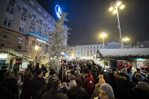 Zagreb Christmas Market - Advent U Zagrebu - TravelingMel