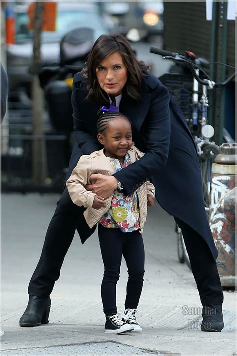 Actress Mariska Hargitay plays supermom with her adorable adopted ...