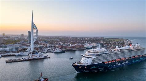 Mein Schiff 3: Longest ship to enter Portsmouth Harbour arrives - BBC News