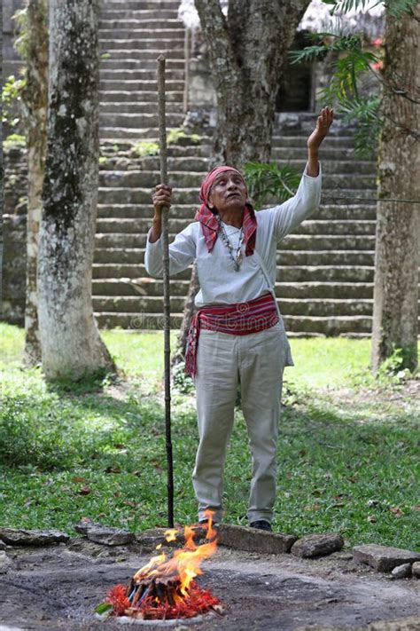 Maya Priest Performing Ritual Editorial Image - Image of offer, cite ...