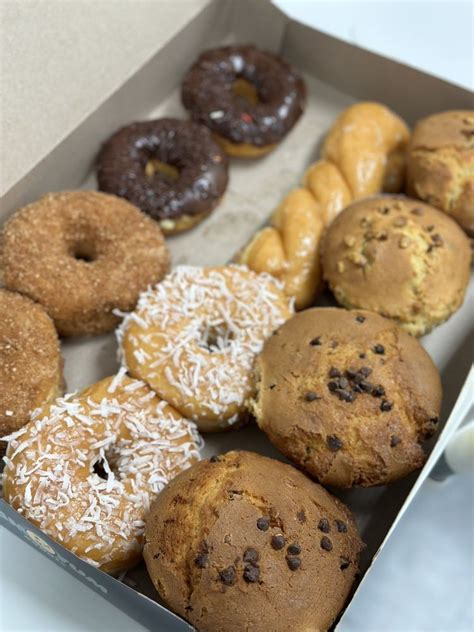 YUM YUM DONUTS - Updated January 2025 - 65 Photos & 84 Reviews - 6804 De Soto Ave, Canoga Park ...