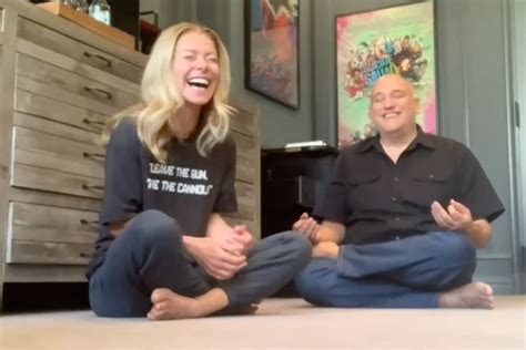 Kelly Ripa Tries Meditation — with Mixed (and Hilarious) Results ...