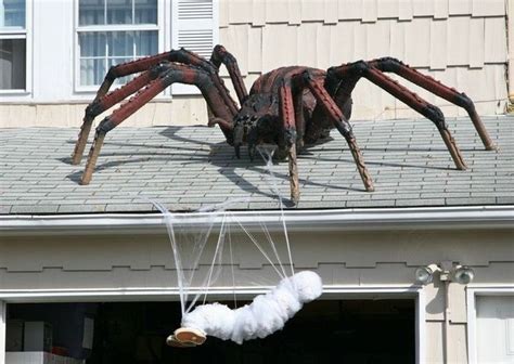 Huge spider Halloween decoration | Scary halloween decorations diy, Halloween outdoor ...