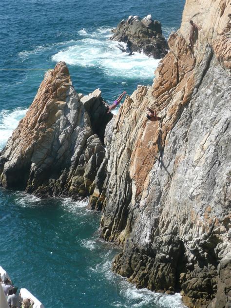 Inertia: Acapulco Cliff Divers