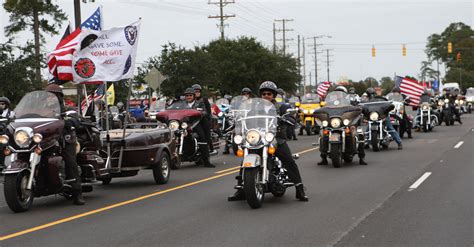 Community unites for Veterans Day Parade > United States Marine Corps ...