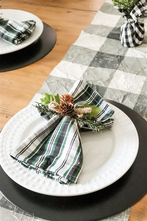 Casual Black White and Green Christmas Tablescape - Your Home Renewed