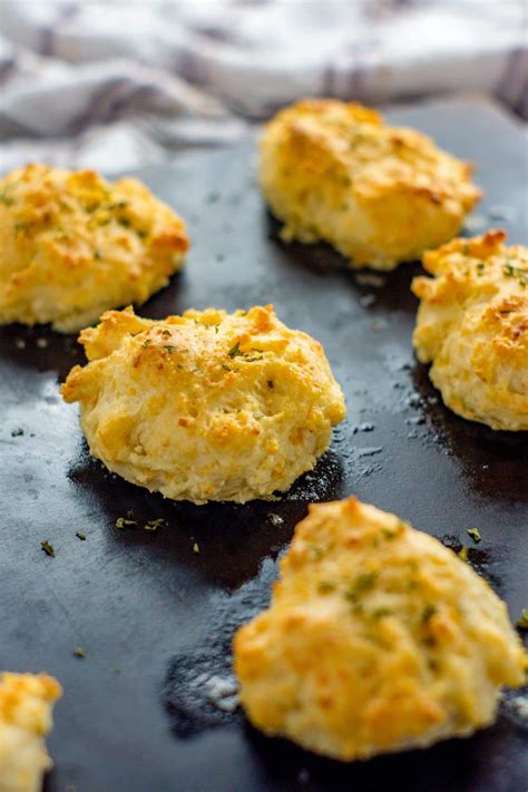 Bisquick Cheddar Biscuits (Cheddar Bay Biscuit Copycat) - Easy Recipe