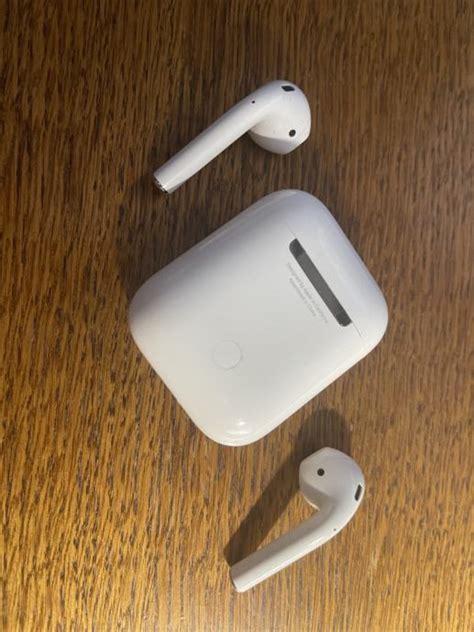 AirPods A2031 + charging case