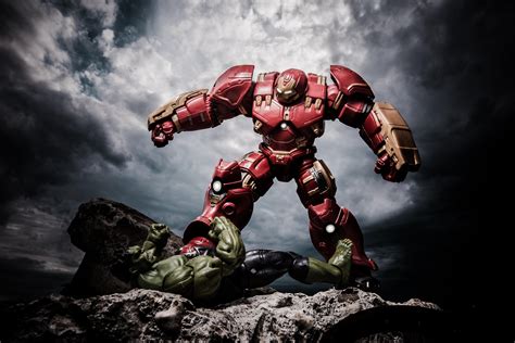 Iron Man Hulkbuster 4K Wallpaper