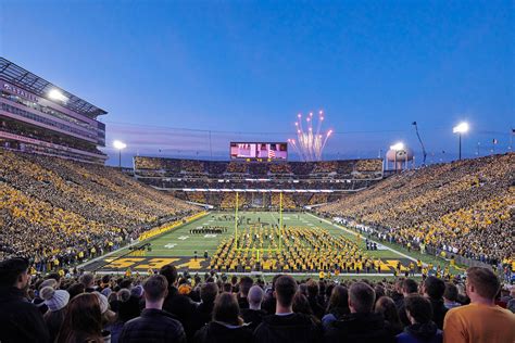 Kinnick Stadium North End Zone - JE Dunn Construction