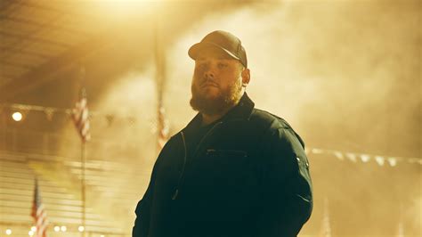 Luke Combs 'Ain't No Love in Oklahoma' lyrics explained