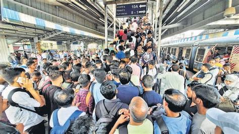 Commuters raise concern over poor crowd management in Thane railway station | Mumbai news ...