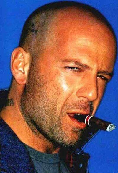 Bruce Willis Smoking huff / puff / ciggy / ciggies/cigarettes /cigar ...