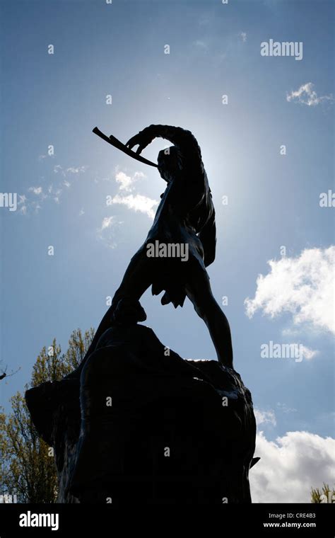 Peter pan statue hi-res stock photography and images - Alamy